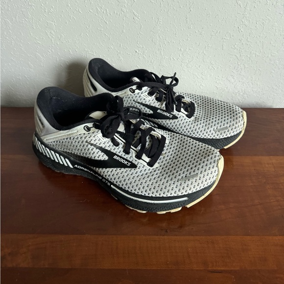 Brooks Black White Adrenaline GTS 22 Lace Up Athletic Sneaker Womens 7 Running - Picture 1 of 9